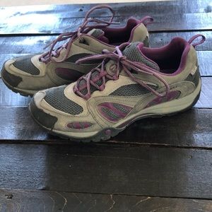 Merrell short hiking shoes barely worn size 9